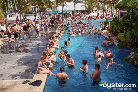 Hotel Riu Cancun The Wetn Drinking Pool At The Hotel Riu Cancun