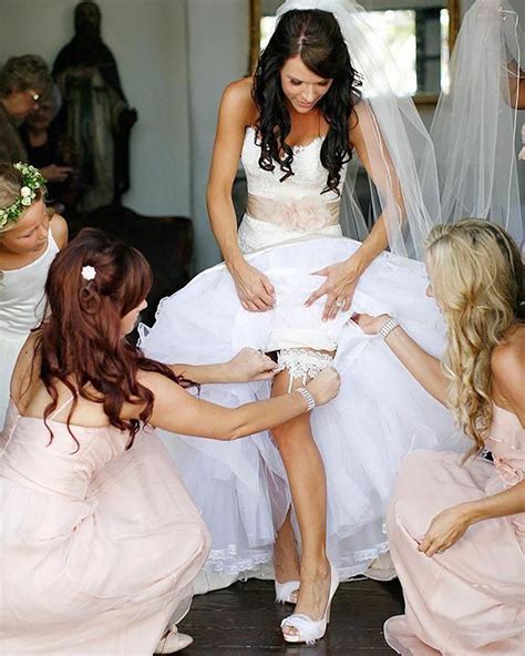 Must Have Wedding Photos Ideas Gallery And Tips ★ Must Have Wedding Photos Bridesmaids Helpr
