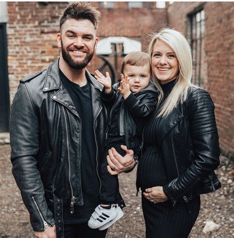Country Musics Dylan Scott And Wife Expecting First Daughter