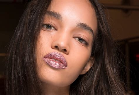 7 Best Glitter Lipsticks To Add Sparkle To Your Look Sparkly Lip Products