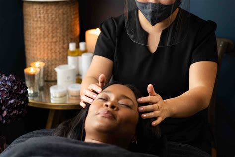 Enjoy A Decléor Vitamin Glow Facial In London With Secret Spa