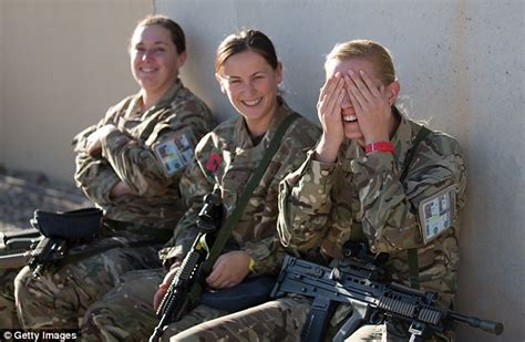 Female Soldiers To Be Allowed To Fight On The Front Line For The First Time Daily Mail Online