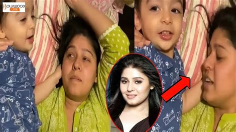 So Cute Sunidhi Chauhan Singing Duet With Her Cute Son Tegh Bollywood Live Youtube