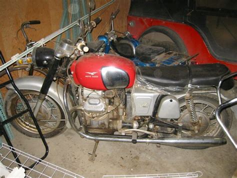 Tuned her and set idle. 1967 Moto Guzzi V700 - barn find | Guzzi