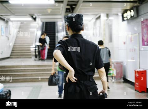 Women Security Guard Hi Res Stock Photography And Images Alamy