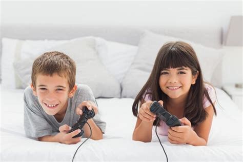 En lo que a videojuegos la doctora señaló que en el momento cuando un niño o un joven deja de hacer sus actividades. Beneficios de los videojuegos en los niños - Eres Mamá