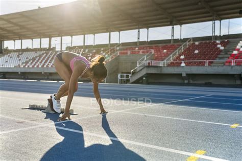 Side View Of Sprinter Woman In The Starting Blocks — Sportswoman
