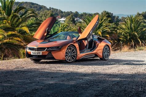 The biggest update to the 2018 bmw i8 is that it gets a bigger battery: BMW i8 Roadster Gets Improved Electric Range - Vehicles | Katalay.net