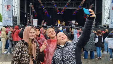 Omroep Flevoland Nieuws Zo Vierden Flevolanders Ondanks De Regen Bevrijdingsdag