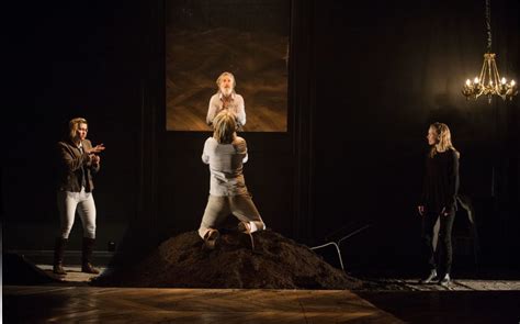 Hamlet Brilliant Performances But Opposite Gender Casting Adds Nothing