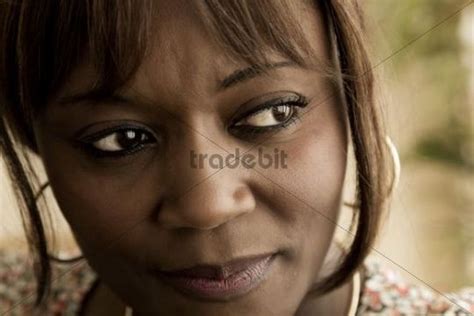 Dark Skinned 40 Year Old Woman Face Looking Off To One Side Do
