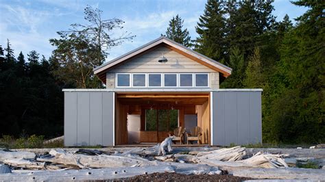 Traditional Washington Boathouse By Hoedemaker Pfeiffer Offers Sweeping