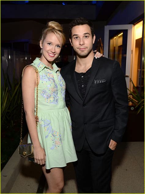 pitch perfect co stars anna camp and skylar astin are engaged photo 3542345 anna camp