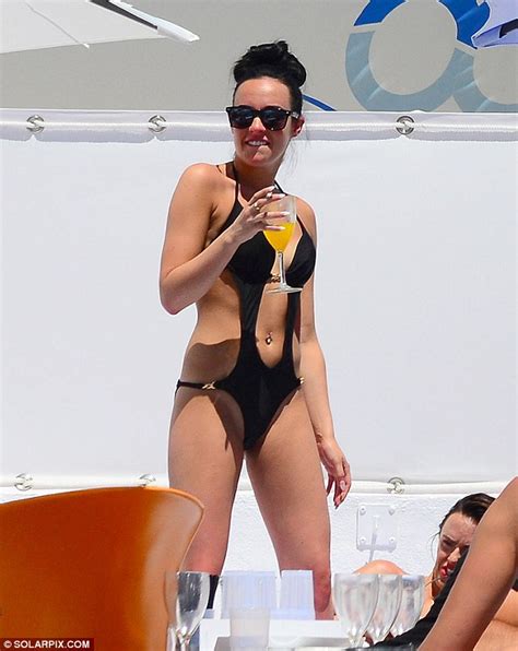Hollyoaks Stephanie Waring Parties With Jennifer Metcalfe In Marbella Daily Mail Online