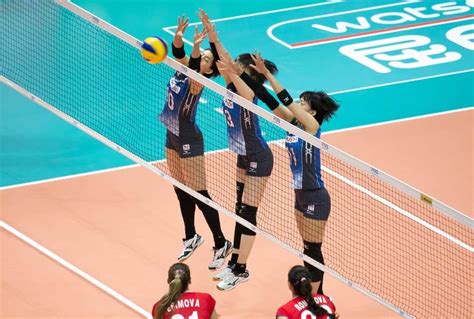 Blocking Or Spiking The Serve In Volleyball Better At Volleyball