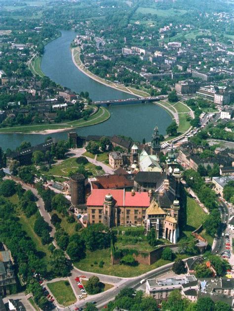 Piața centrală, castelul wawel, barbacana, basilica sf. Cracovia, Polonia | Cracovia polonia, Cracovia y Lugares increibles