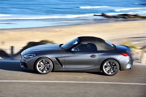 Explore a fascinating sports car with powerful engines, progressive design and the latest bmw technology. Novo BMW Z4 nas concessionárias Raviera - Auto Destaque