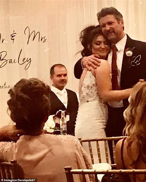 Sarah Palin Shares Photos From Daughters Wedding After Sons Arrest Daily Mail Online