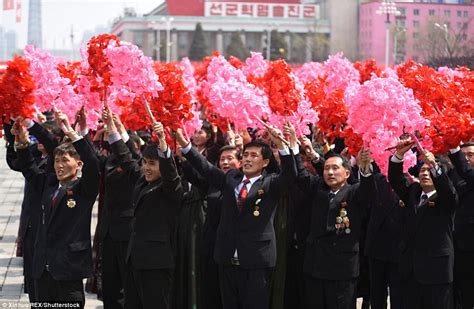 North Koreans Have Fun With Kim Jong Un At Parade Daily Mail Online