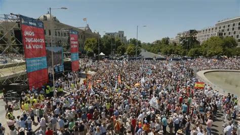 Miles De Personas Se Manifiestan En Madrid Contra De La Ley Del Aborto En Una Multitudinaria