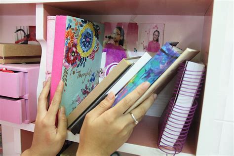 Sau chương trình giọng hát việt nhí mùa đầu tiên, nữ ca sĩ ngày càng thăng hoa trong sự ngh. Nhà nhỏ được cơi nới, chứa hơn 1.000 bộ áo dài của Phương ...