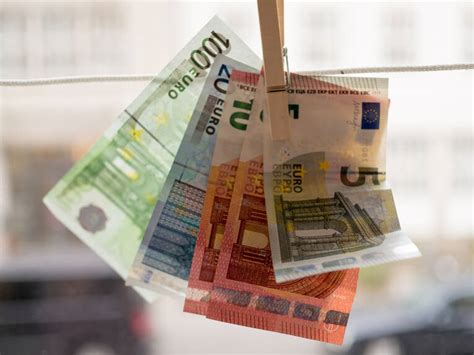 Euroscheine geldscheine dollarscheine buntebank spielgeld. euroscheine-an-der-leine | Geld, Verwaltung, Finanzen ...