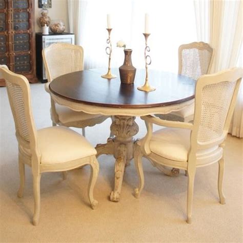 Gold and white table setting christmas table settings beautiful. Beautiful French dining table set (46" round) formerly owned by Kelly Osbourne. | Round dining ...