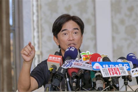 我除了是一台 「聰明」 的機器人，更是潔淨清掃的好幫手。 整機浮動貼合地面、強大的高靜壓風機可以有效吸塵， 同時配合邊刷橫掃、滾刷竪卷等立體清掃系統可以輕鬆吸起浮土灰塵、毛髮、碎屑，更可深度清潔地板、 談韓國瑜副手人選 吳宗憲笑容有深意 - 我的中時娛樂 - 翻爆