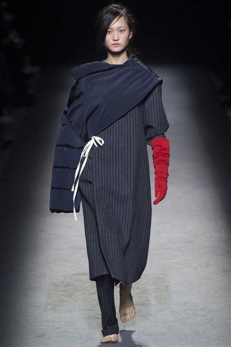 Jacquemus Fall Ready To Wear Fashion Show Vogue Fashion