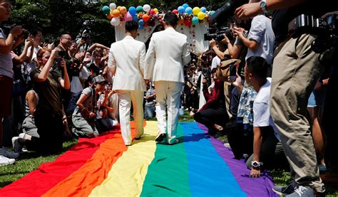Asia Sees First Same Sex Couples Marry In Taiwan Under New Law — Quartz