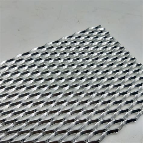 China 06 12mm Thickness Galvanized Expanded Metal Mesh Diamond Lath