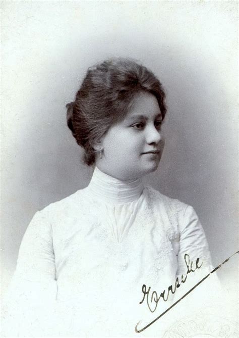 37 Beautiful Portrait Photos Of Hungarian Girls In The Early 1900s