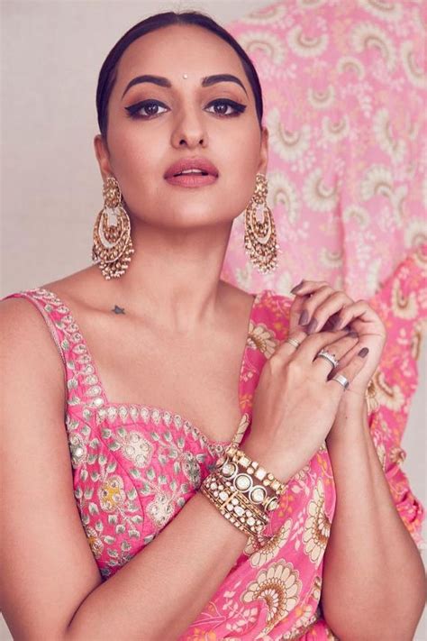 5 Makeup Lessons You Can Learn From Sonakshi Sinhas Instagram Feed