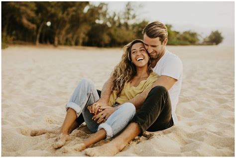Pin By Tejas Mane On Ig Poses Couples Beach Photography Beach