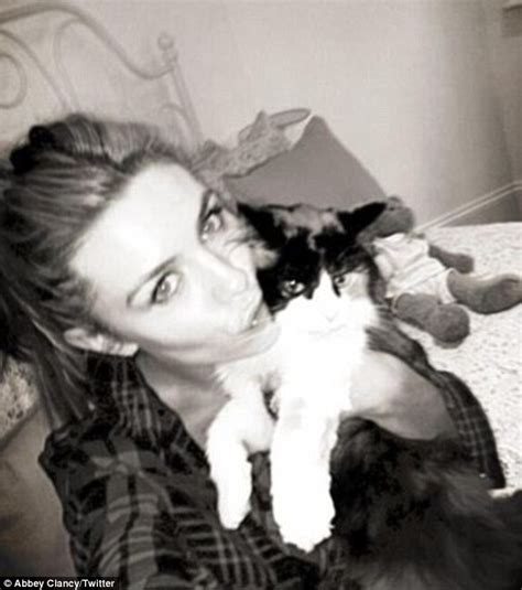 Abbey Crouch Thanks Her Fans After Her Missing Cat Is Found Alive And