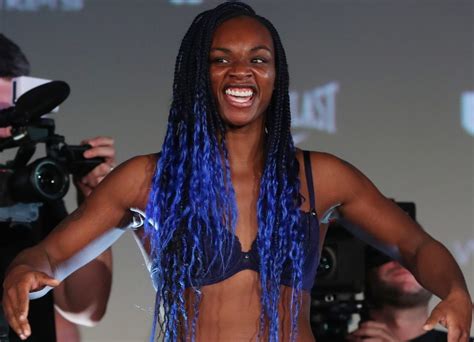 Claressa Shields Holds Off Savannah Marshalls Late Rally Becomes Undisputed Boxing News