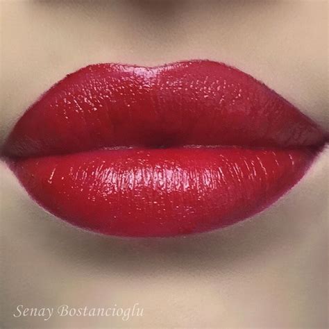Le Rouge Lipstick Shiny A Glossy Red What Says More Classy Than A