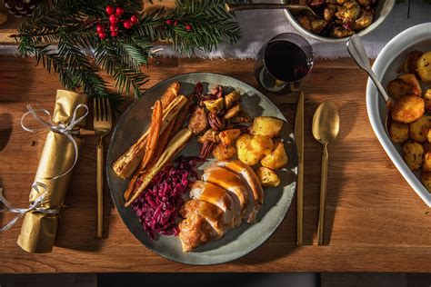 Since i won't be around for xmas proper, and since they don't celebrate this particular occasion anyway, it didn't really matter whether we'd have it on december 18th or 25th, or perhaps on the fourth of july. Traditional Christmas Dinner Recipe | HelloFresh