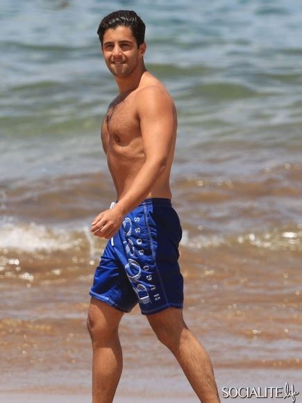 Josh peck shirtless josh off of drake and josh josh peck is a 34 . MALE CELEBRITIES: Josh Peck shirtless in Hawaii w ...