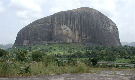 It is a great tourist center attracting numerous tourists every year. Zuma Rock - ciekawostki turystyczne | Travelin