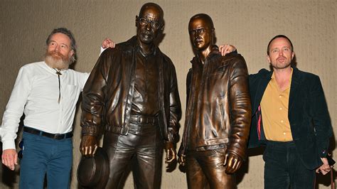 Bryan Cranston et Aaron Paul dévoilent des statues en bronze des