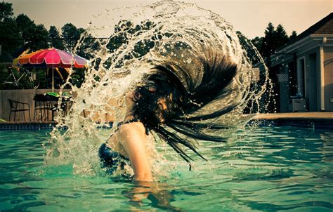 4 Ways To Protect Your Hair Against The Chlorinated Pool Water