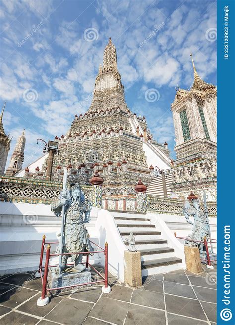 Templo De Wat Arun En Bangkok Thailand Imagen De Archivo Imagen De