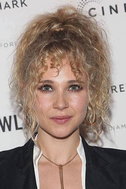 Juno Temple Pictures And Photos Getty Images Juno Temple Curly Hair With Bangs Juno