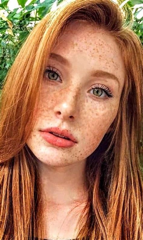 Pin By Puma Gold On Pecosas Beautiful Freckles Red Haired Beauty Beautiful Red Hair