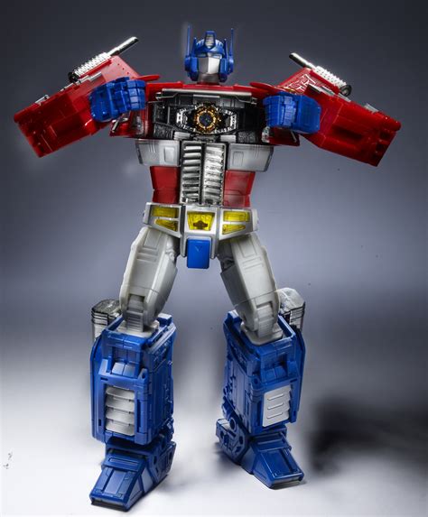 Fear spreads through cybertron, leading more and more citizens into the waiting arms of the ascenticon movement—making bumblebee's new job as part of. Optimus Prime (MP-10) - Transformers Toys - TFW2005