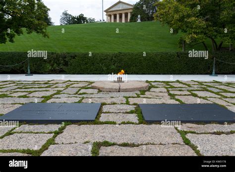 Die Gräber Von John F Kennedy Und Jackie Kennedy Bei Der Präsident John