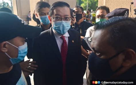 This is after the macc plans to charge his wife betty chew, a lawyer, for money. Guan Eng arrives at KL court complex to face graft charge ...