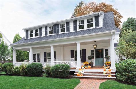 Tentu saja desain eksterior untuk rumah ini juga memberikan pengaruh pada kontras warna natural yang diberikan. 35. Desain Eksterior Rumah Impian Sederhana - Thegorbalsla