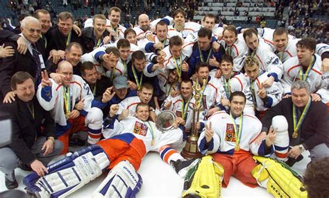 Dílu podcastu s hokejkou u stolu byl viceprezident českého hokeje a člen rady iihf petr bříza. Hokej je hra, v níž pokaždé vítězí Češi, psalo se v letech ...